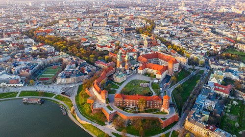 Sprzedaż mieszkań w dół? Nie w Krakowie – wzrost o 12% w pierwszym półroczu 2025